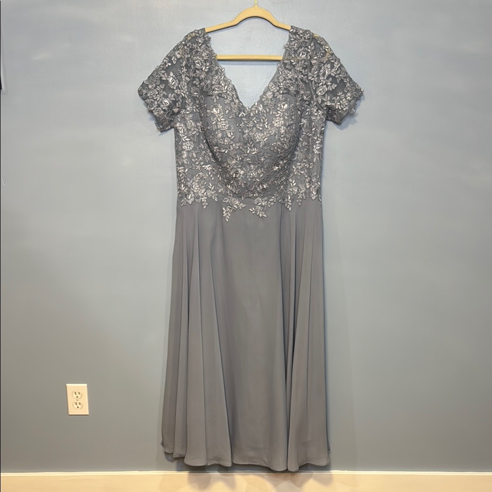 Gray/Blue Puff Sleeve V-Neck Midi Sequin Dress Size 16W